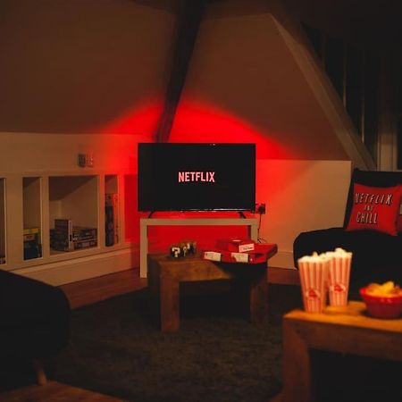 Games And Movies Lounge 7 Bed City Centre Apartment นิวคาสเซิล อะพอน ไทน์ ภายนอก รูปภาพ