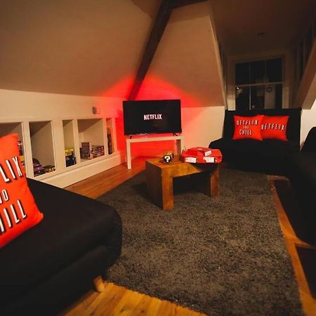 Games And Movies Lounge 7 Bed City Centre Apartment นิวคาสเซิล อะพอน ไทน์ ภายนอก รูปภาพ