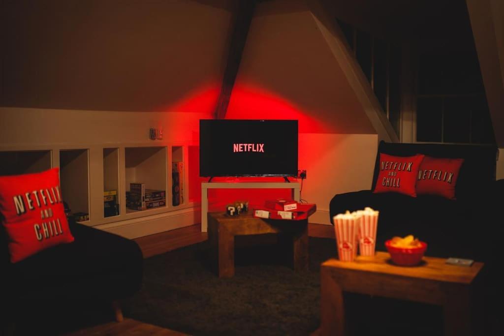 Games And Movies Lounge 7 Bed City Centre Apartment นิวคาสเซิล อะพอน ไทน์ ภายนอก รูปภาพ