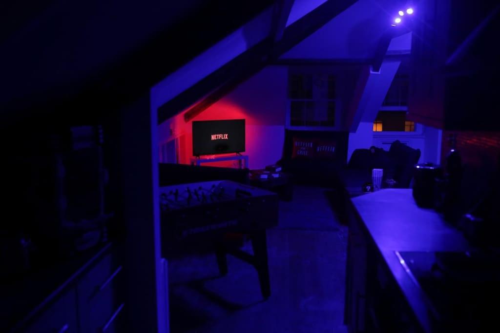 Games And Movies Lounge 7 Bed City Centre Apartment นิวคาสเซิล อะพอน ไทน์ ภายนอก รูปภาพ